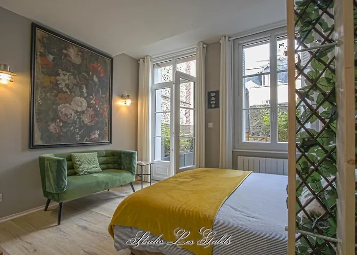 La Venelle Du Bassin * Honfleur