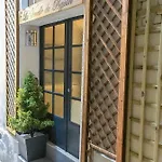La Venelle Du Bassin Honfleur