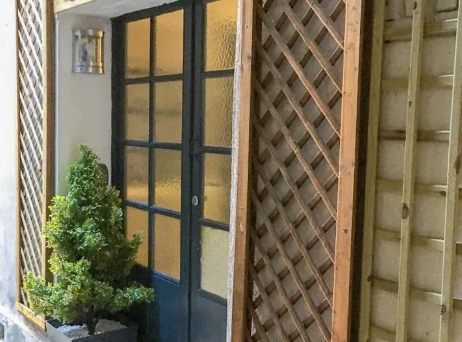 La Venelle Du Bassin Honfleur