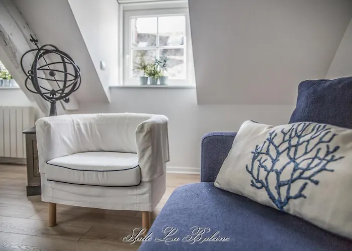 La Venelle Du Bassin * Honfleur