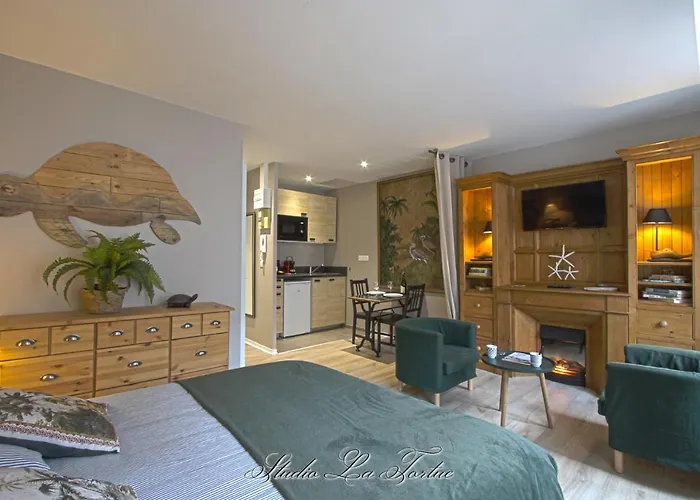 La Venelle Du Bassin * Honfleur