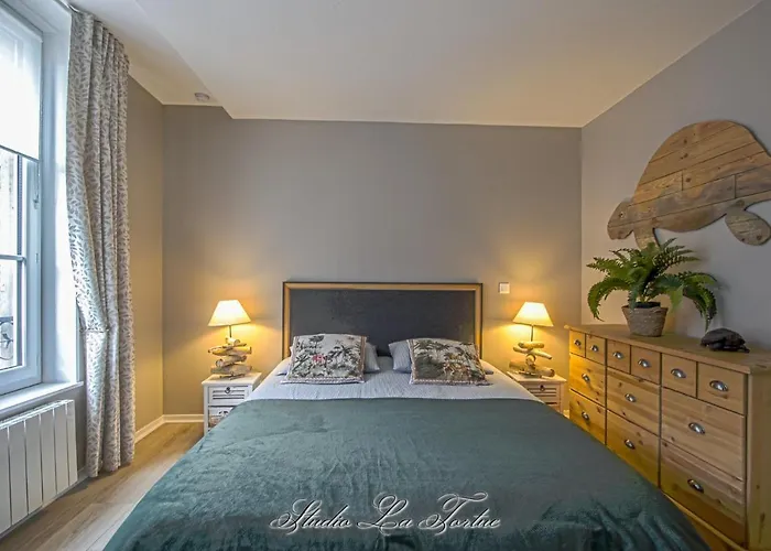 La Venelle Du Bassin Honfleur